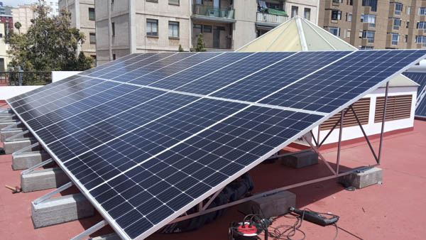 Panel solar fotovoltaico en azotea