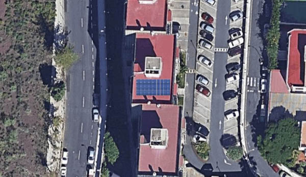 Vista de google maps de una calle residencial para el planteamiento de la zona de instalación de paneles solares fotovoltaicos para un particular