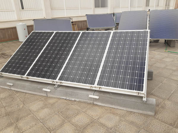 Paneles solares fotovoltaicos en azotea
